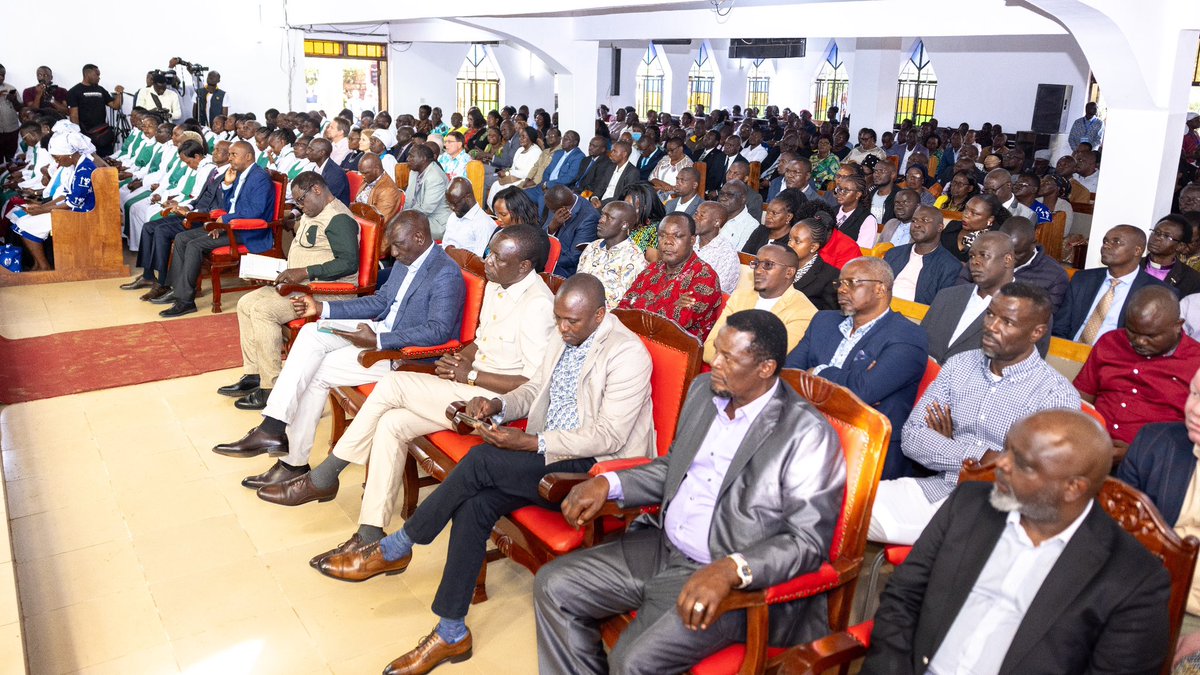 WilliamsRuto's tweet photo. “Be kind and compassionate to one another, forgiving each other, just as in Christ God has forgiven you.” — Ephesians 4:32

Sunday service at the Anglican Church of Kenya, Bungoma Diocese. https://t.co/QSNf0Vop8M
