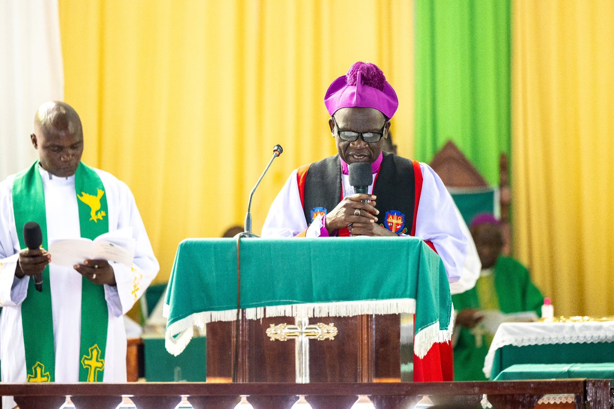 WilliamsRuto's tweet photo. “Be kind and compassionate to one another, forgiving each other, just as in Christ God has forgiven you.” — Ephesians 4:32

Sunday service at the Anglican Church of Kenya, Bungoma Diocese. https://t.co/QSNf0Vop8M