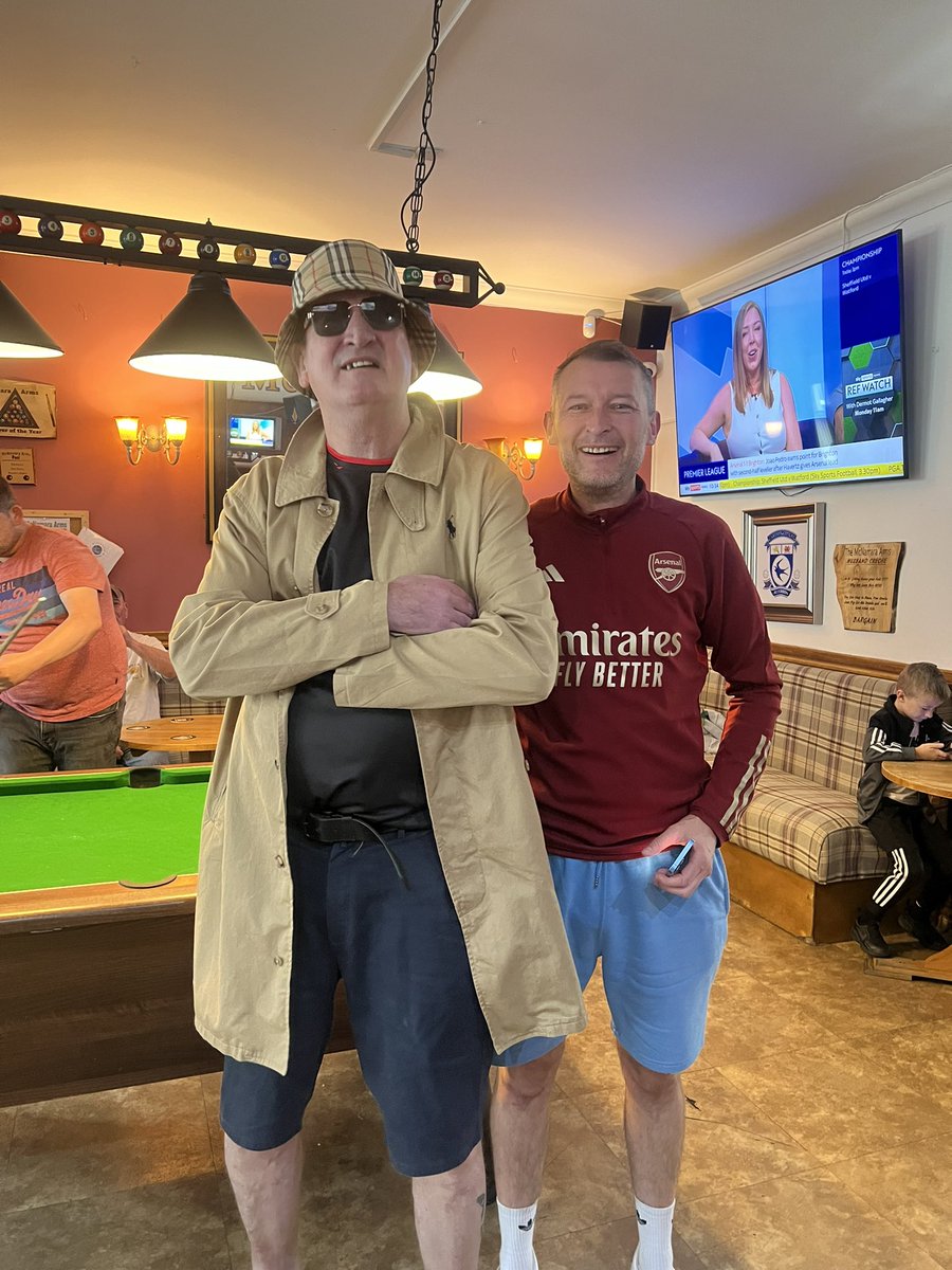 Liam Gallagher fuming! Come to watch the Mac and the white stars shit out! 
#oasis