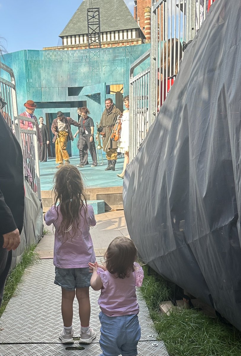 Last show of #AsYouLikeIt <a href="/TheRSC/">The RSC</a> today. I have loved every second of playing these two with this incomparable company in this magical place.
#AsWeDoTrustTheyllEndInTrueDelights #OneManWrestlingMatch
#DadDuke
Production Photos by Marc Brenner