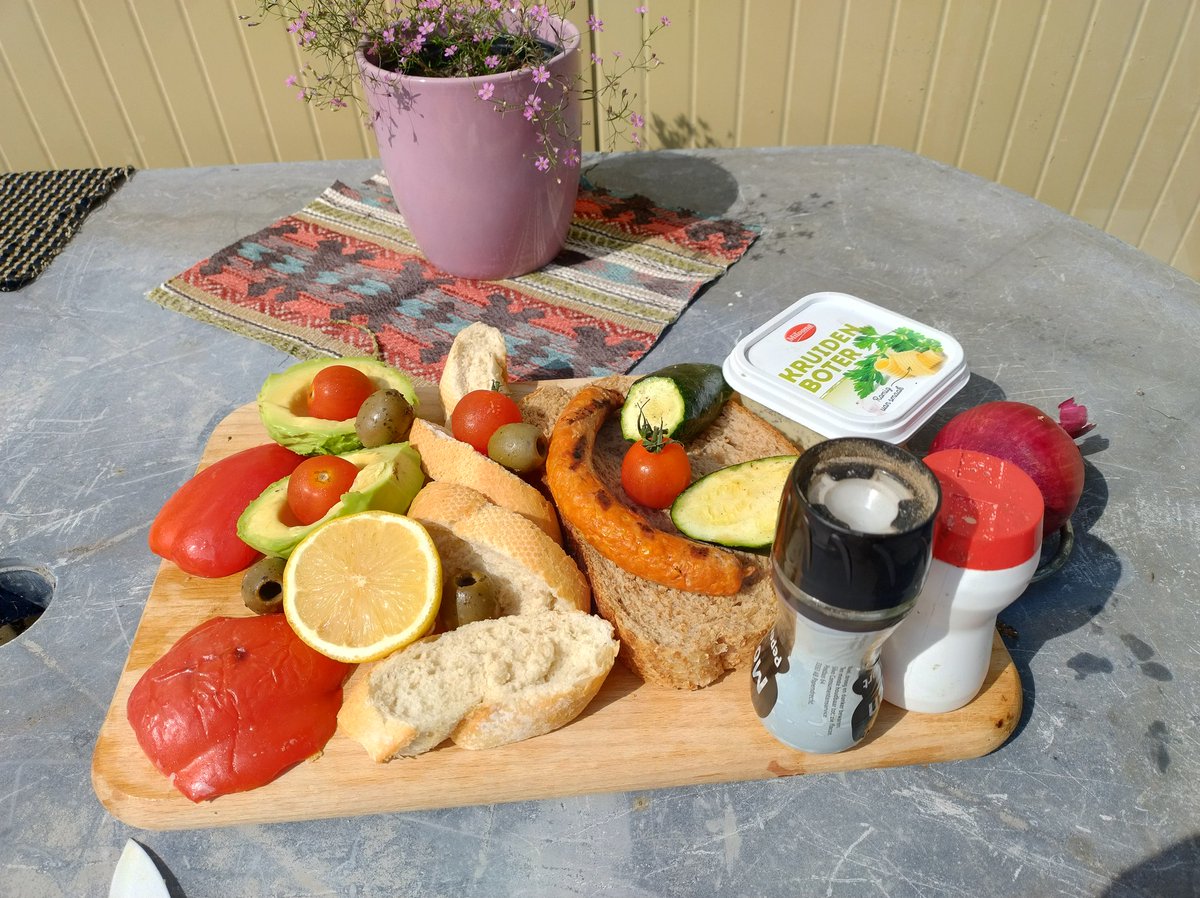 greetvandenberg's tweet image. Afterparty lunch, denk dat we &apos;t wel gaan redden. #Dietist.