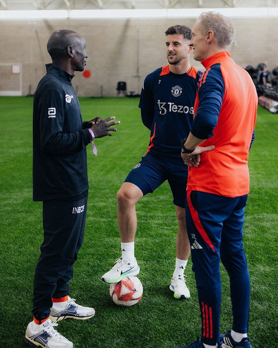 NdunyuJJ's tweet image. Things you love to see 🇰🇪🤩Eliud Kipchoge the🐐 chilling with Manchester United players ahead of #MUNLIV. Met his fans, the likes of Bruno Fernandes and Mount
Photos @EliudKipchoge
Mombasa Cement I Ngara | Sudi I Lil Maina