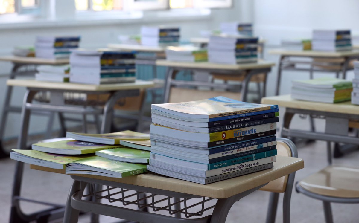 Türkiye Yüzyılı Maarif Modeli’nin “Beceri Temelli” Yeni Ders Kitapları Hazır

Yeni eğitim öğretim döneminde her kademenin ilk sınıfında uygulanacak "Türkiye Yüzyılı Maarif Modeli" kapsamındaki yeni müfredat doğrultusunda yazım süreci tamamlanarak hazırlanan "beceri örgüsü