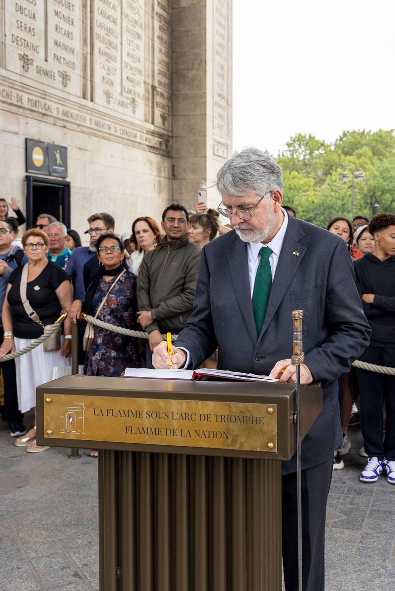 IrlEmbParis's tweet image. L’Ambassade a participé à la cérémonie de Ravivage de la Flamme sous l’Arc de Triomphe, en l’honneur des soldats irlandais inconnus qui sont tombés pour la France.

Une cérémonie au cours de laquelle Amhrán na bhFiann et la cornemuse irlandaise ont résonné au cœur de Paris.