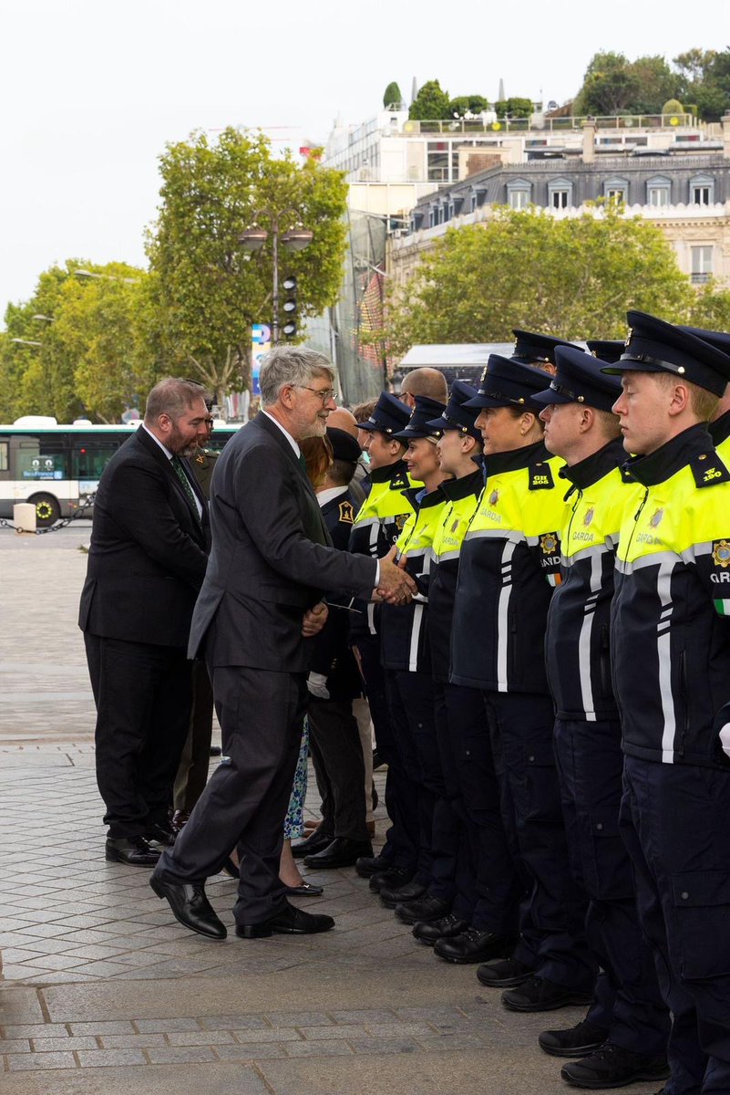 L’Ambassade a participé à la cérémonie de Ravivage de la Flamme sous l’Arc de Triomphe, en l’honneur des soldats irlandais inconnus qui sont tombés pour la France.

Une cérémonie au cours de laquelle Amhrán na bhFiann et la cornemuse irlandaise ont résonné au cœur de Paris.
