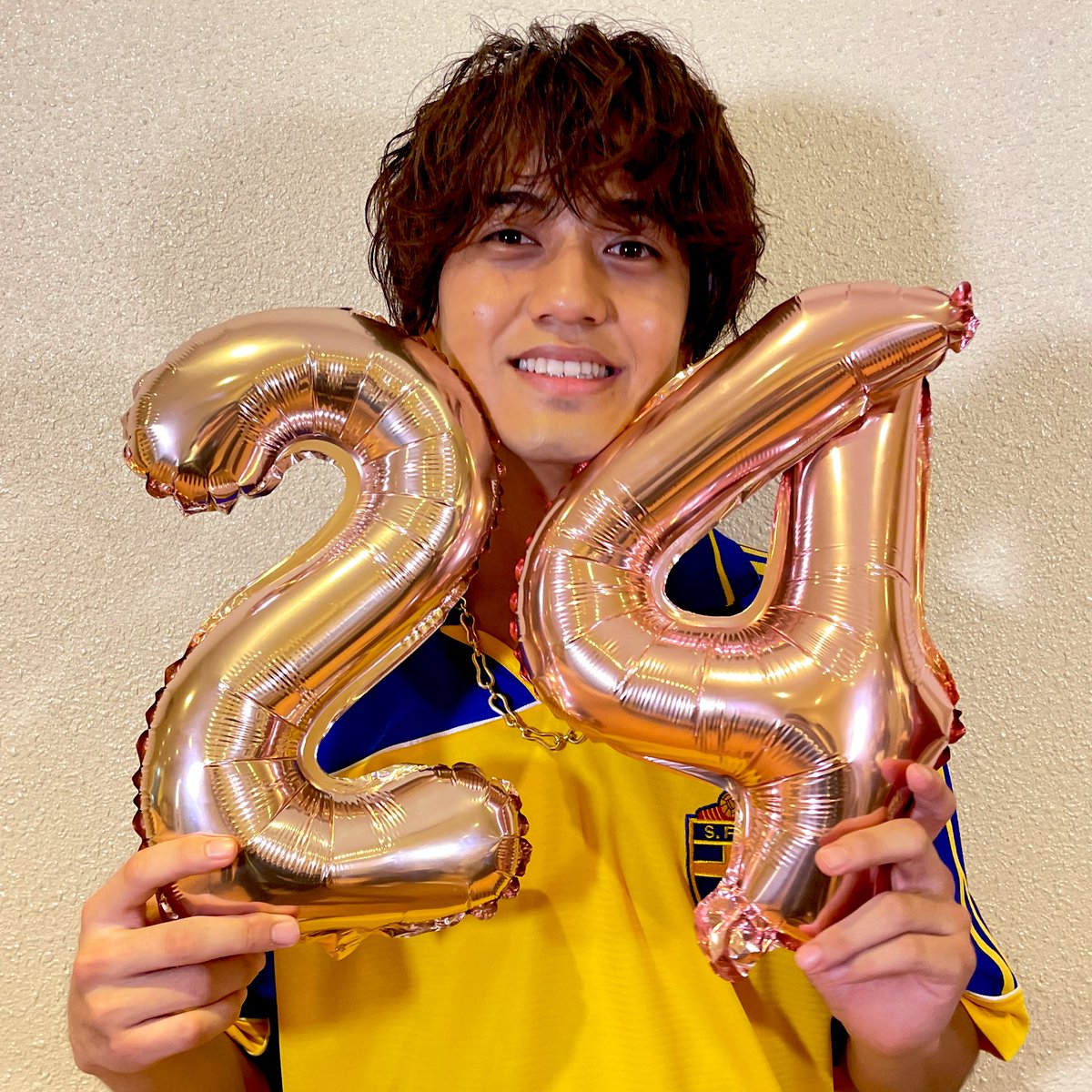King & Prince (@kp_official0523) on Twitter photo #24時間テレビ47
に出演させていただきます🕺
間も無く出番です!❤️🔥
よろしくお願いします!
#KingandPrince
<a href="/24hourTV/">24時間テレビ【公式】【日本テレビ】</a> #24時間テレビ47
に出演させていただきます🕺
間も無く出番です!❤️🔥
よろしくお願いします!
#KingandPrince
<a href="/24hourTV/">24時間テレビ【公式】【日本テレビ】</a>