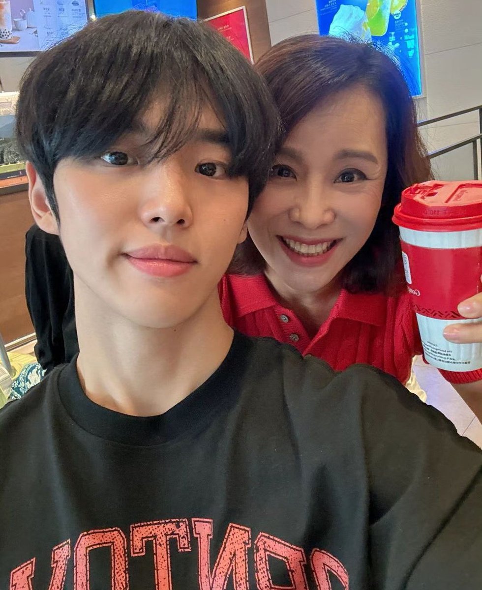 Hongseokkie saw Pentagon 🐥🌌 tweet media