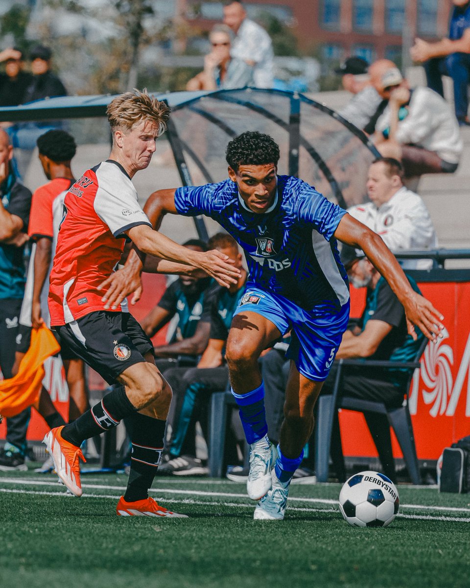 TweHerAcademie's tweet photo. ☝️ +𝟭 𝗼𝗽 𝗯𝗲𝘇𝗼𝗲𝗸 𝗯𝗶𝗷 𝗙𝗲𝘆𝗲𝗻𝗼𝗼𝗿𝗱

De Onder 19 speelde gisteren met 2-2 gelijk op bezoek bij Feyenoord Rotterdam, mede dankzij een werelddoelpunt van Tijn Tusveld vanaf eigen helft.

#vanenvoorderegio https://t.co/csMpKHUwEb