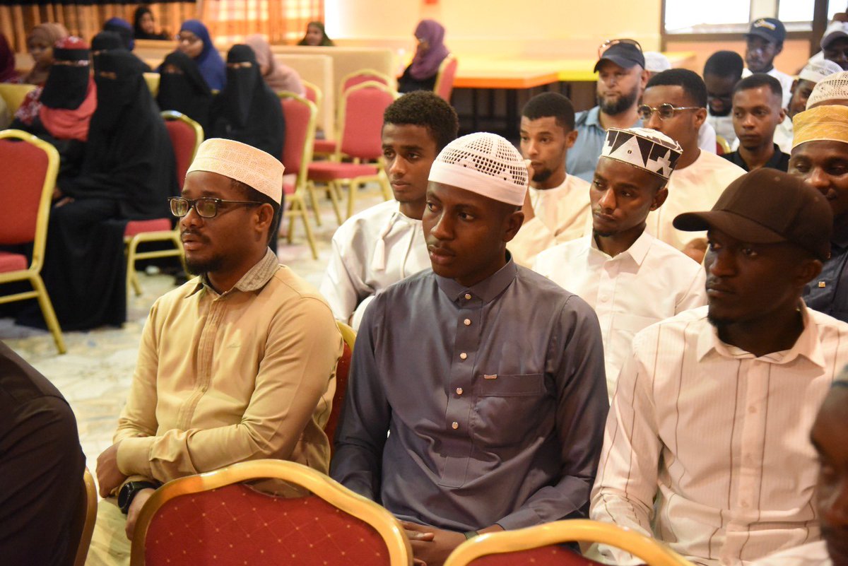 reforminggn's tweet photo. Ametukumbusha kuwa Nia ni sehemu muhimu sana katika kuliendea jambo lolote la Dini na Allah hulipa watu kwa nia zao. Akatukumbusha Khadithi ya kwanza kutoka Arba’een ya Imaam Nawawi Rahmatullahi Alayh. إِنَّمَا الْأَعْمَالُ بِالنِّيَّات https://t.co/IaGzL0pUmR