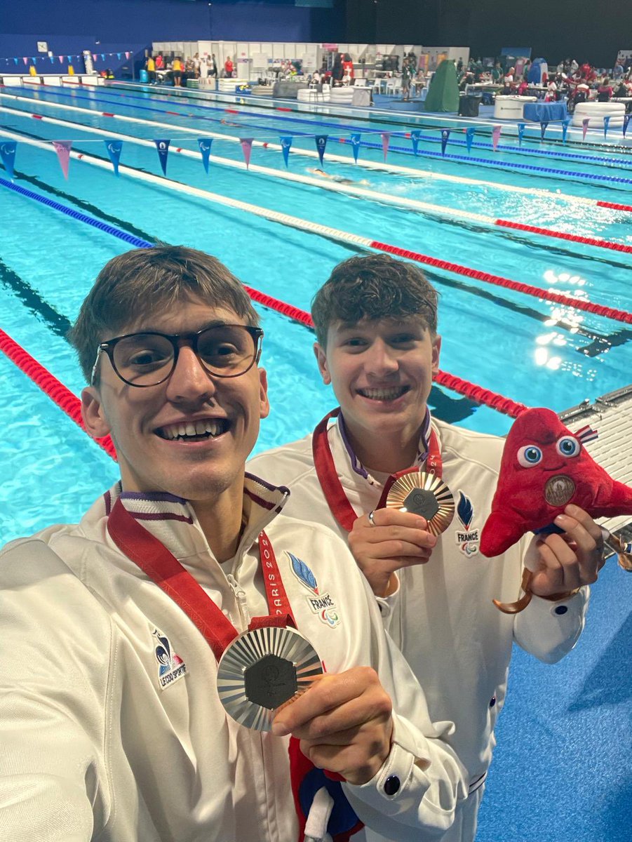 AntoGriezmann's tweet photo. 🚨 ALERTE MÉDAILLE 🚨

🥈🥉 ALEX et KYLIAN 🥉🥈

Petite #AlerteMedaille en retard, hier j’avais un match 😉, mais j’ai pu voir la course et quelle course. Historique 🤩

#AlerteMedaille #Paris2024 https://t.co/4rgj6JE3tj