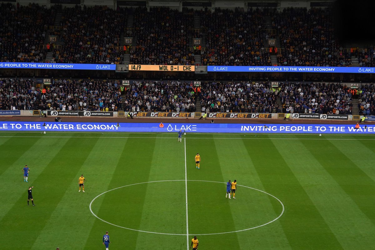 lake_lak3's tweet image. 🚀 Here we go—LAKE was on every screen during the #PremierLeague game between @Wolves and Chelsea! And this is just the beginning with many more games to come! ⚽️

LAKE was impossible to miss—don’t we look great at Molineux? 🔥
Most importantly, this is a fantastic opportunity to…