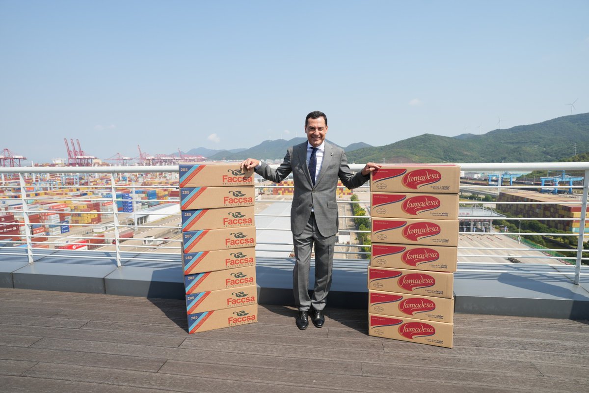 Juanma Moreno (@juanma_moreno) on Twitter photo El sector cárnico andaluz factura más de 60 M€ anuales en el mercado chino. Aprovechamos la presencia de #Andalucía en China para promocionar su excelencia y apoyar a nuestras empresas.
Trabajamos para fortalecer su posición. El sector cárnico andaluz factura más de 60 M€ anuales en el mercado chino. Aprovechamos la presencia de #Andalucía en China para promocionar su excelencia y apoyar a nuestras empresas.
Trabajamos para fortalecer su posición.