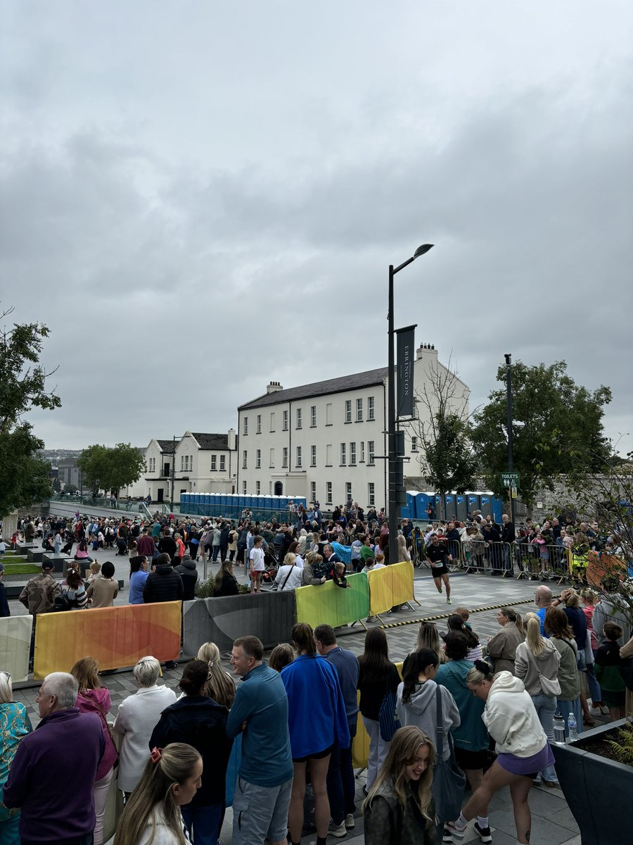 CatrionaWalsh10's tweet image. Best seat in the house 🤠#derry #halfmarathon (maybe next year my daddy will run it 🤨)