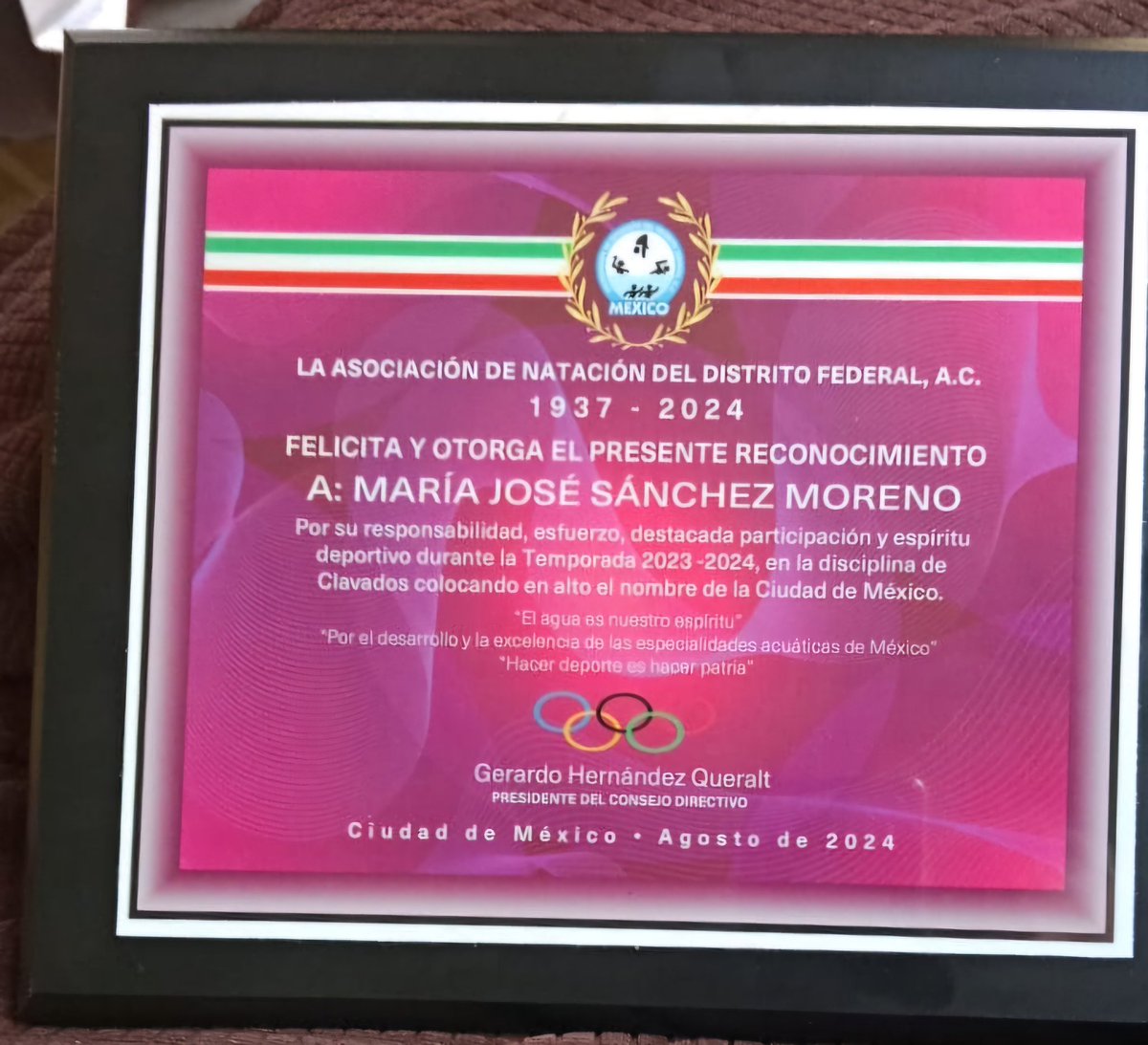 Gracias a la Asociación de Natación del Distrito Federal por reconocer mi trayectoria en los clavados. Este honor refleja años de esfuerzo y dedicación. ¡Seguimos adelante, con la misma pasión y compromiso! #Agradecida #Clavados #Natación #México