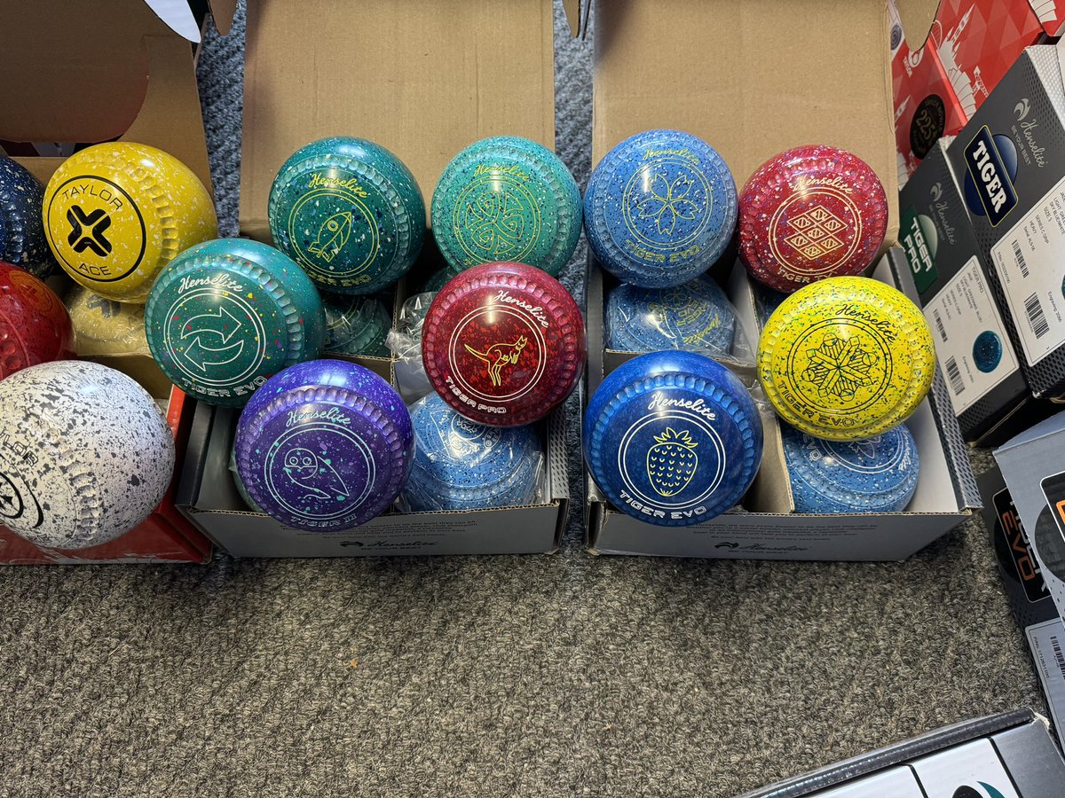 _BowlsBiUs's tweet photo. Are you looking for a new set of bowls for the indoor season? We have over 150 sets in stock, various makes, models, sizes and colours. Please message us if you are looking for a particular set and we will check our stock for you. https://t.co/n9v5LHI6Pi