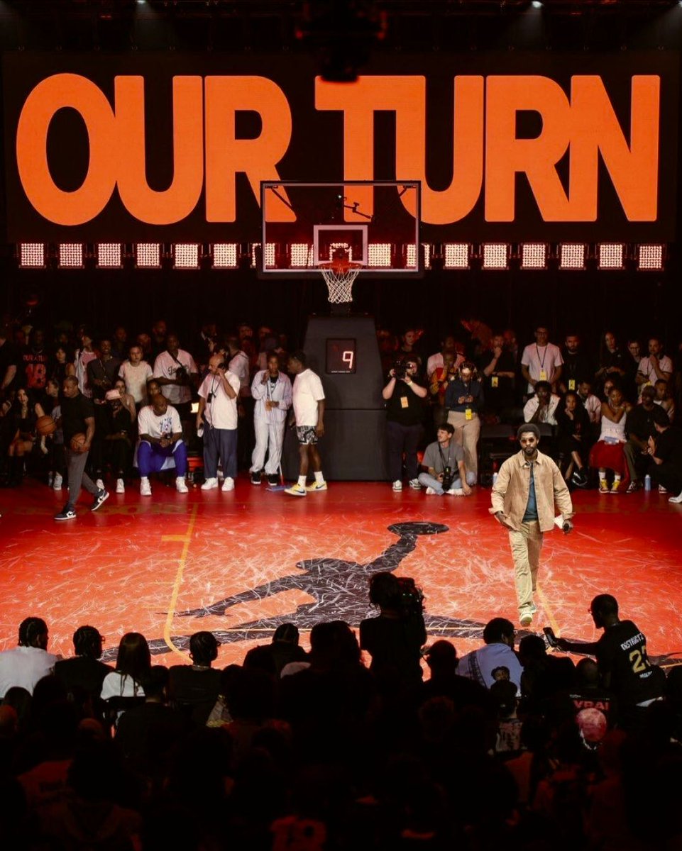 type01_'s tweet photo. Bold typo-graphics for #TheOneFinals in Paris’ 18th arrondissement by @somethingspecialstudios for @jumpman23 🏀
Spatial design, graphic applications, animations, and sound design by SSS.
#type01 #grahicdesign #eventdesign #typographics https://t.co/X4jBlZiB9r
