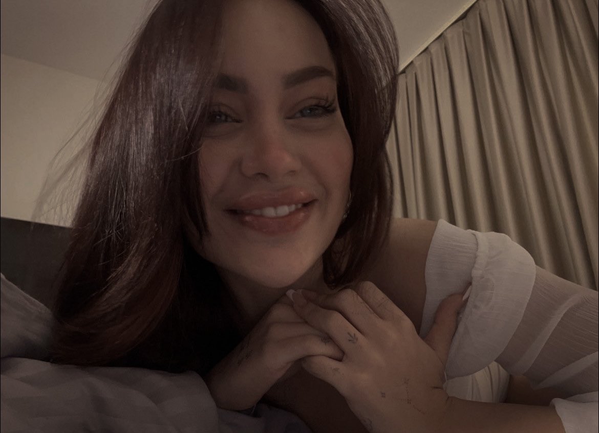 so we'll piss off the neighbors — baby let's burn this room, put your body on me