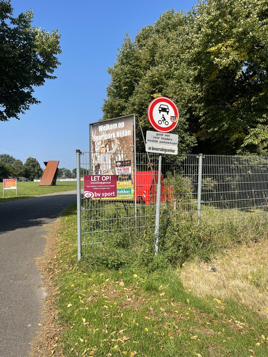 eliizex's tweet photo. @Gemeente_Lwd @Handhaving_Lwd het was afgelopen weken heerlijk rustig, maar helaas is de vakantie weer afgelopen en is het race circuit weer geopend. https://t.co/FWZrpVIlDQ