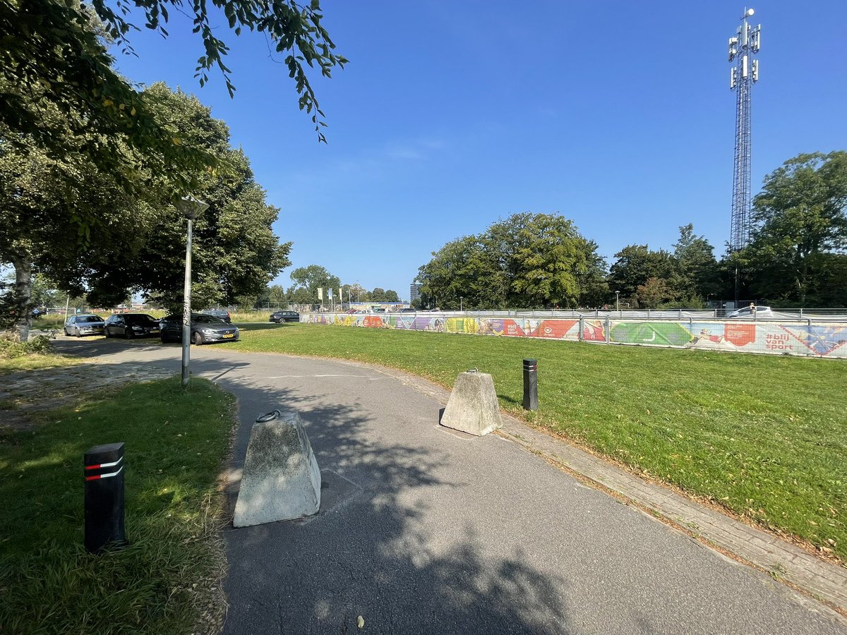eliizex's tweet photo. @Gemeente_Lwd @Handhaving_Lwd het was afgelopen weken heerlijk rustig, maar helaas is de vakantie weer afgelopen en is het race circuit weer geopend. https://t.co/FWZrpVIlDQ