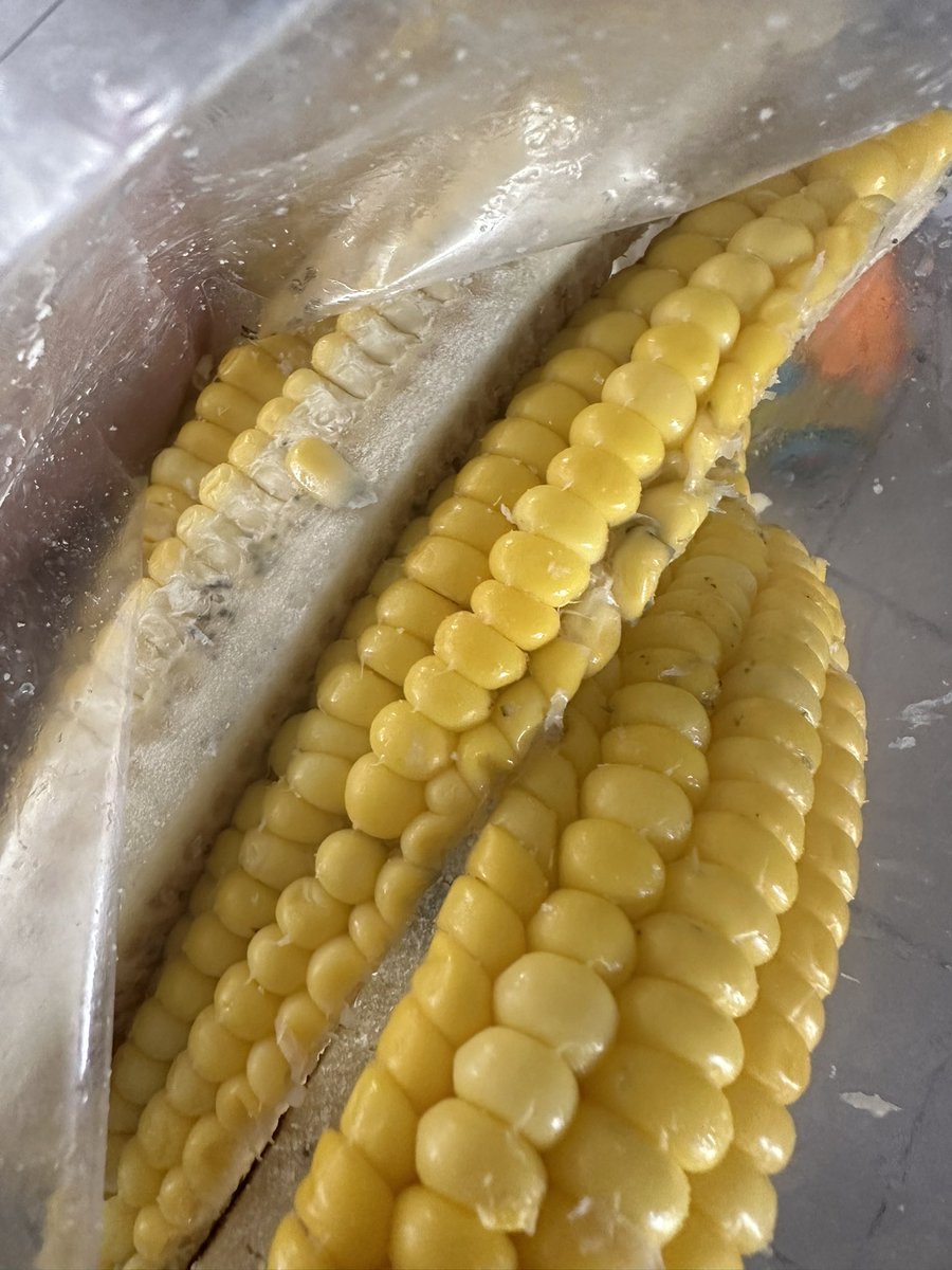 TessCyprusDemi's tweet photo. @Sixty60_Tweets WHHHHYYYYY are you sending me ROTTON AND MOULDY corn??! The packet is see-through! And this mould is VERY evident! Why is it on your shelves??? Urrrrggggg https://t.co/dey6rRiQGF