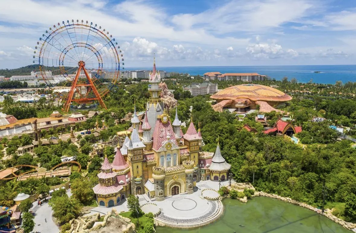 nocturnalcutie's tweet photo. semakin banyak riset, semakin pingin ke Phu Quoc Vietnam.

ga cuma cantik kotanya, tp tempat wisatanya juga banyak. disana bisa naik THE LONGEST CABLE CAR IN THE WORLD, nonton performance kiss of the sea fireworks di pinggir pantai trus ke Vin Pearl. duhhhhh mauu🥹 🤍 https://t.co/89Mlu2cPQo