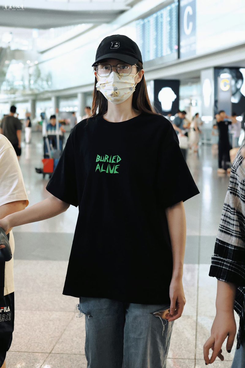 FujingFan's tweet photo. 240901 ｜Arrived in Beijing

©️有且仅有丨傅菁
#FuJing #傅菁 #ฟู่จิง https://t.co/ghrdkaF4we