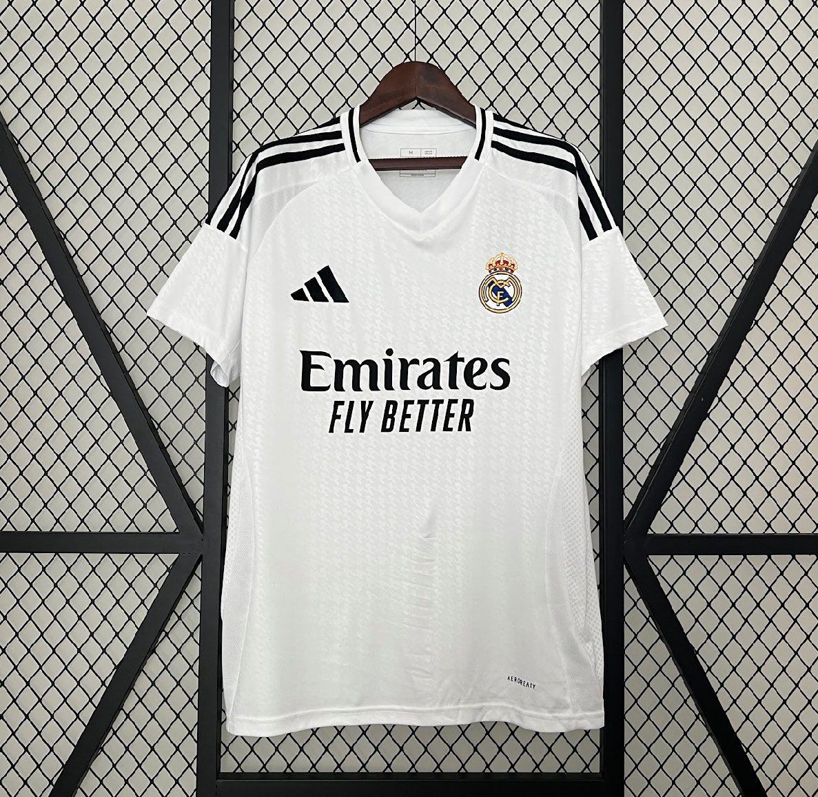 ilenagonzalez16's tweet photo. ¡SORTEO INTERNACIONAL!  🩶

Si el Real Madrid gana contra el Betis sorteamos una camiseta a elegir entre las 3 equipaciones.

Requisitos;
Dar RT al tweet 🔃 
Seguir a @futboljersey7 y a mi.

- OPCIONAL: Mencionar a un amigo (doble participación)
Muchísima suerte 🍀 https://t.co/zdeJO2qSzg
