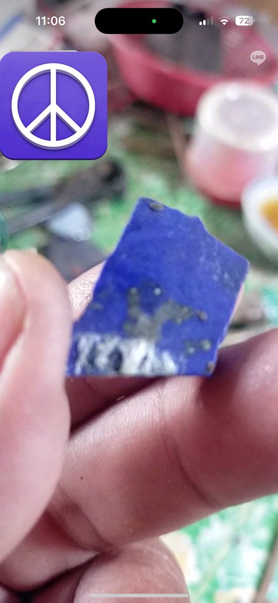 พ่อเราเป็นช่างทำพลอยที่มีฝีมือมากนะ แล้วเขารักในอาชีพนี้มากๆด้วย โทรไปหาทีไรก็ชอบอวดพลอยที่ทำอยู่  ดีใจที่พ่อกลับมาทำงานได้หลักจากที่แกเป็นอัมพฤกษ์อยู่เป็นปี 😊