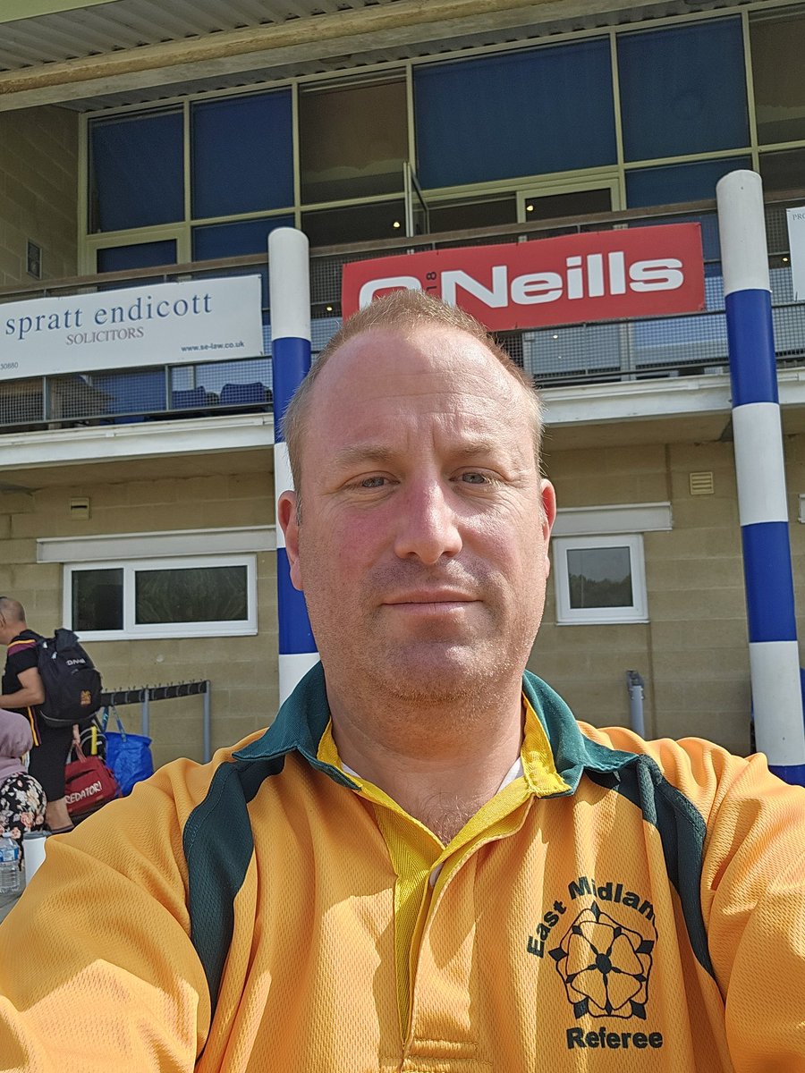 simoni101's tweet photo. 2nd preseason fixture of the weekend! @BrackleyRUFC colts vs @AmpthillRufc colts! It's hot and sunny! #norefnogame #doddieaid #rugbyreferee https://t.co/nV1RJLjpen