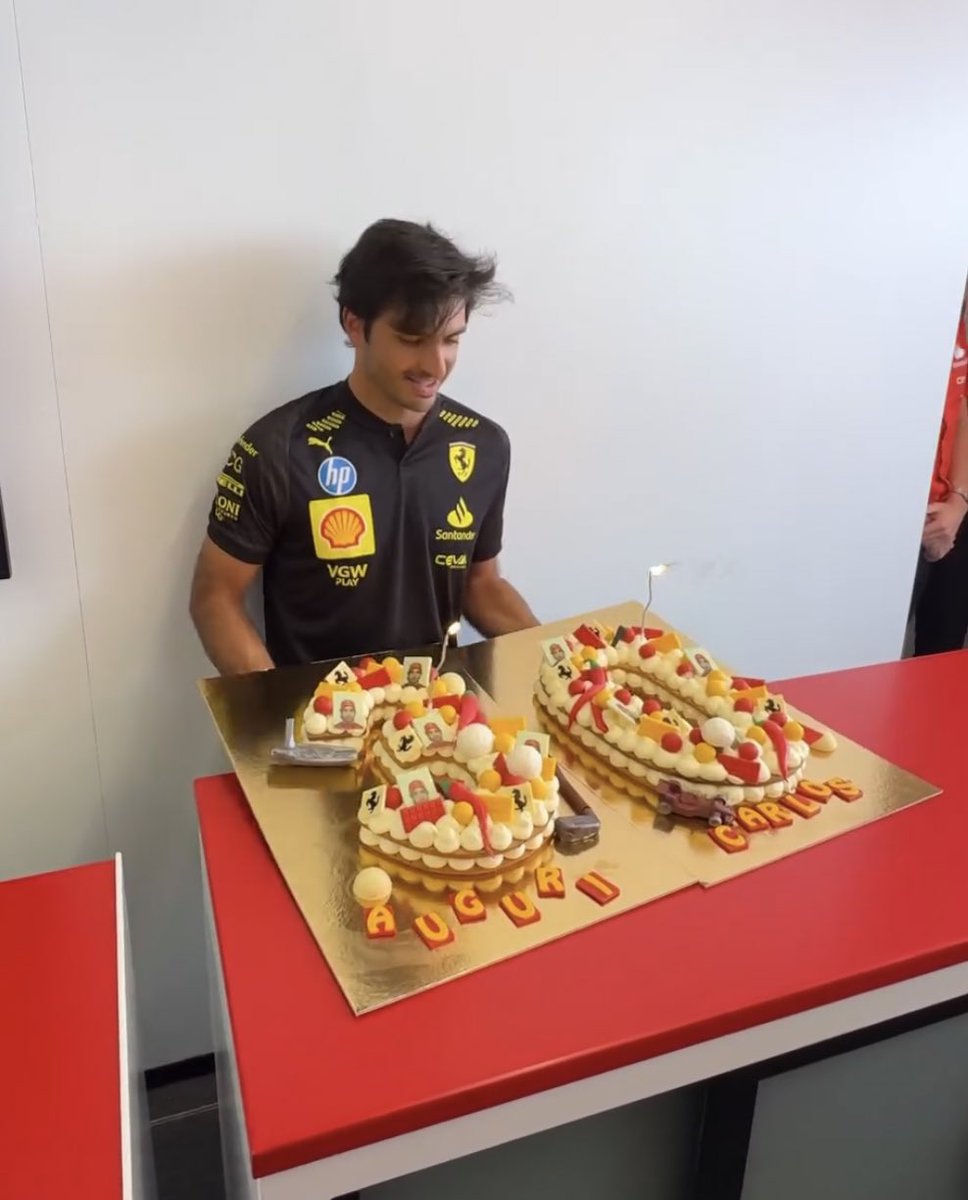 pls he looks like a kid impatient to blown candles wdym he is 30