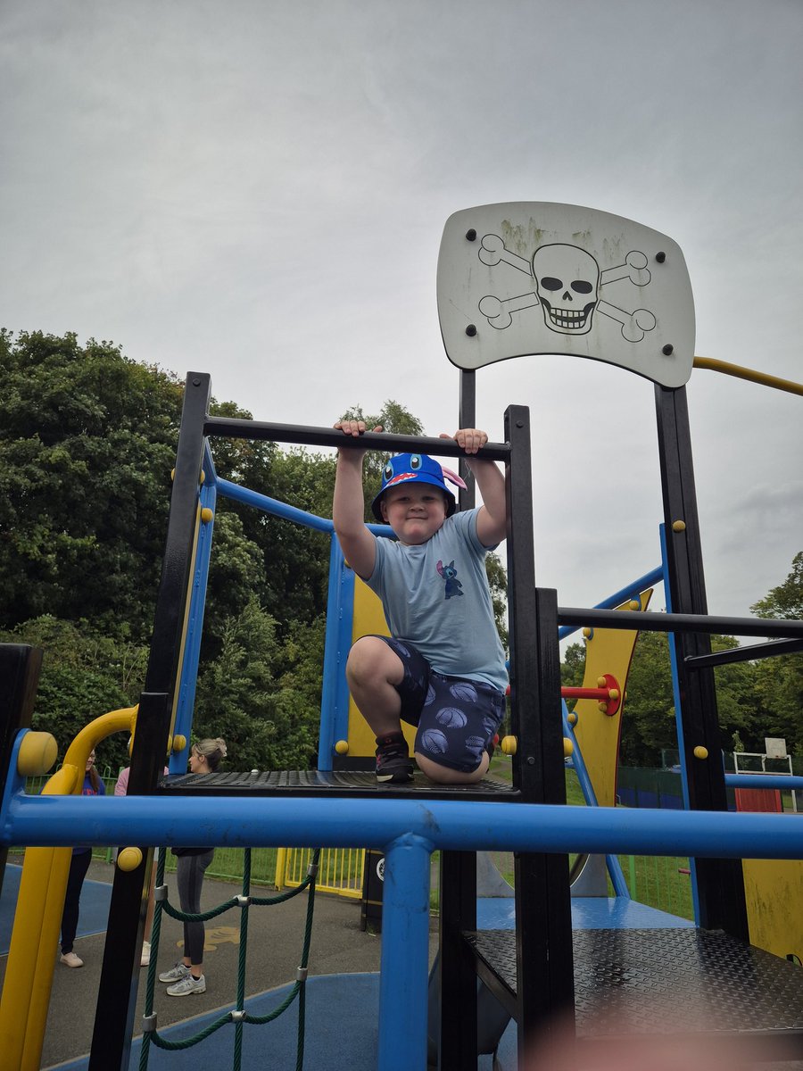 ms_bex87's tweet photo. Fun at the park https://t.co/rXW5vjhw2u