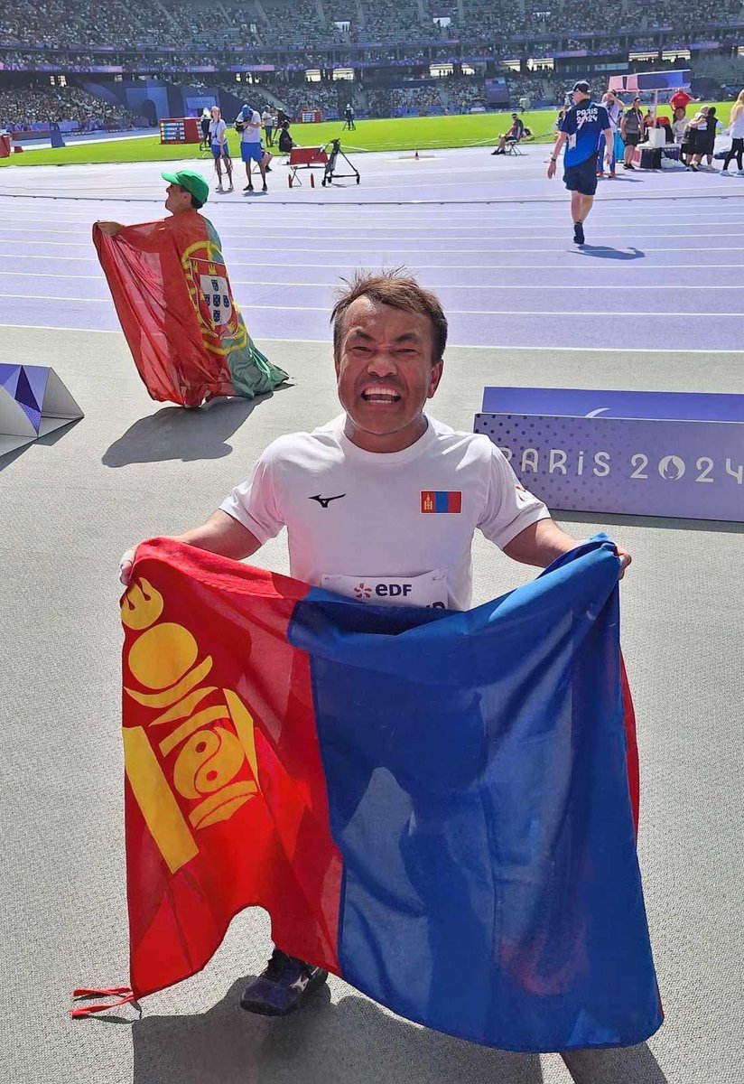 Анхдагчдын өлгий нутгийн хүү Булган аймгийн нэгдсэн эмнэлгийн шүдний их эмч залуу.Андагчдын нутгийн алдартнуудын амжилтын буухиа үргэлжилсээр.