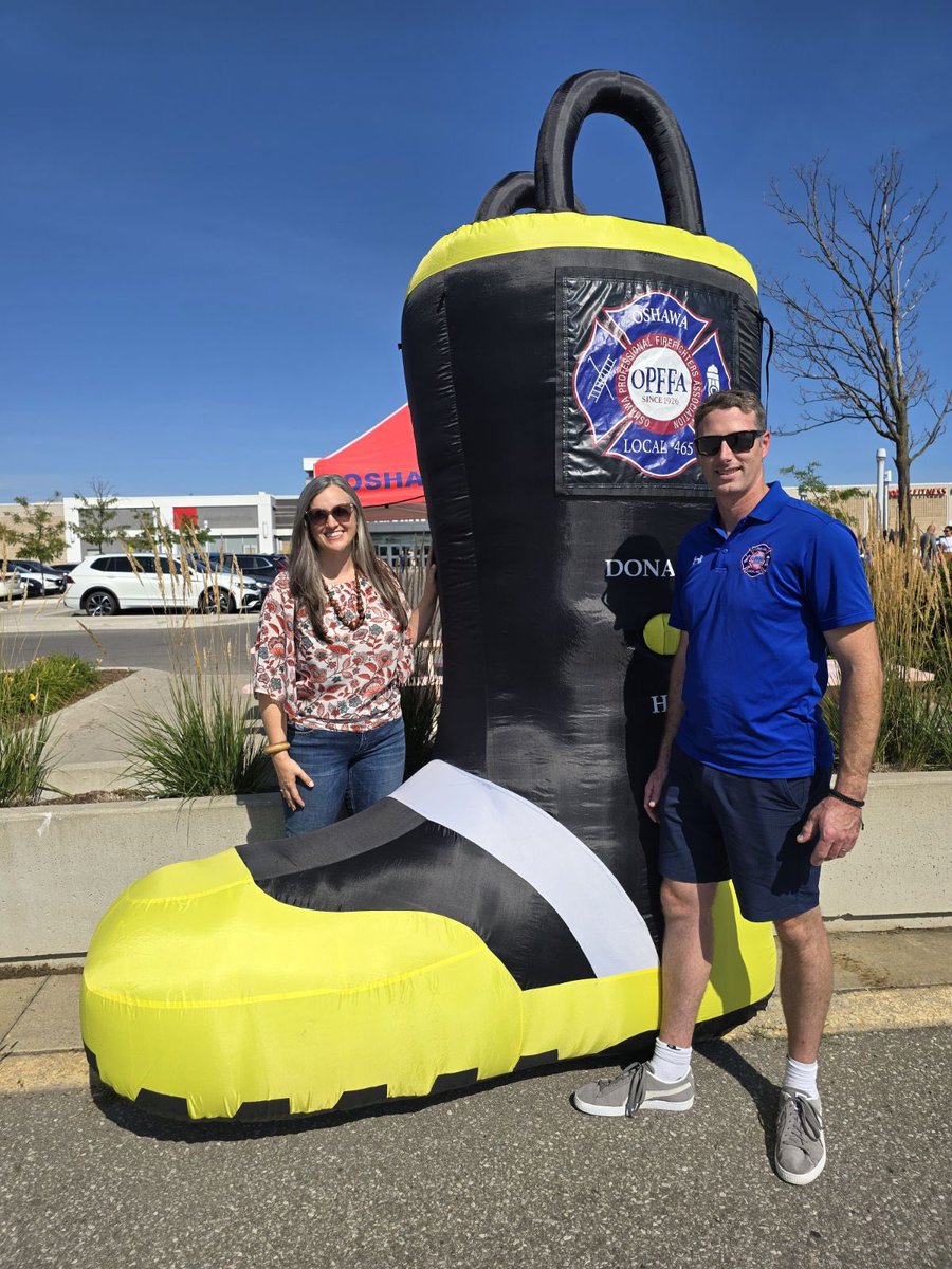 iafflocal465's tweet image. Thank you #Oshawa MPP @jennkfrench for stopping by our #BOOTTOLL and helping @OshawaFire Fighters raise funds for @MD_Canada and other local charities.  Your continued support every year is appreciated. @IAFFCanada @IAFFofficial @opffa @oshawacity