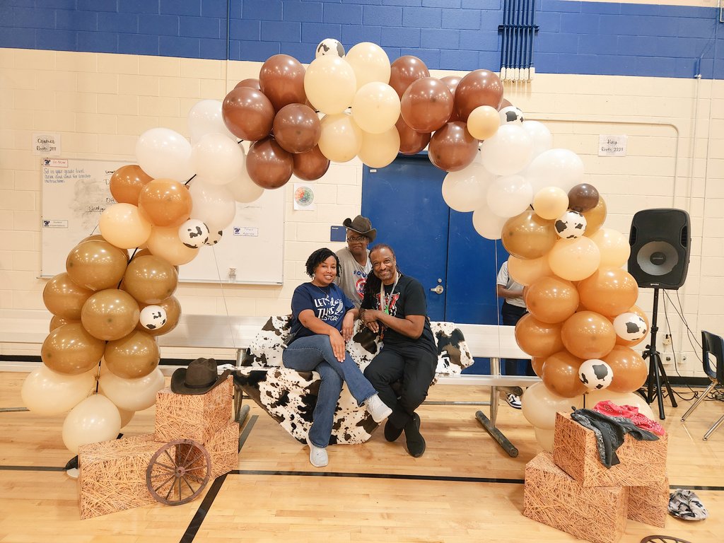 McGowenSci's tweet photo. We had a great "Welcome Back" pep rally with our @WellsWolverines! It is important to build a positive culture and develop school spirit. A time was had! #WinningWells #WellsWolverines #SpringISD https://t.co/m8OTqXRn73