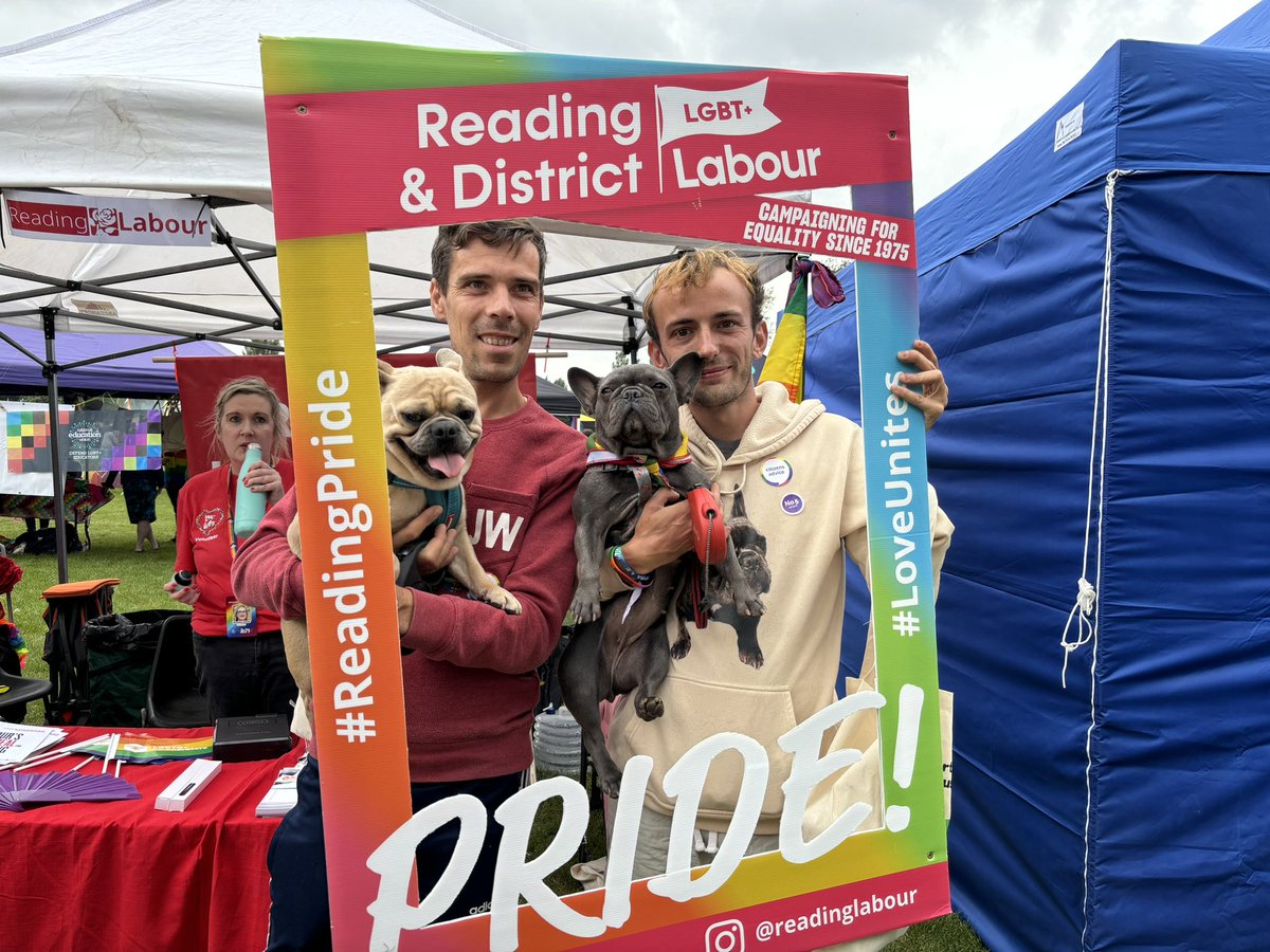 rdg_elliott's tweet photo. Had the best day at #ReadingPride - marching with @reading_labour and proud to march with not just one, but THREE Labour MPs in Reading this year.
Proud of our local record of standing up for LGBTQ rights.
Thanks to everyone for what was an incredible pride. #LoveUnites https://t.co/s4dLvhlKsY