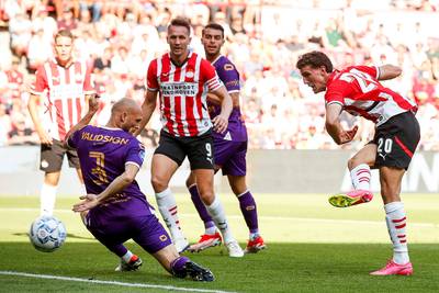 LIVE | Geblesseerde Veerman schiet vlak voor wissel PSV naar 3-0-voorsprong tegen Go Ahead Eagles dlvr.it/TCg09C