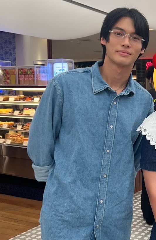 And if i ran into him looking exactly like this?!?!! PLEASE DI KAKAYANIN NG TUHOD KO