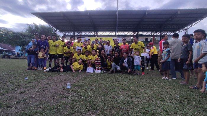 Warga Piani Berharap Tribun Lapangan Sirang Pitu Direhab, Begini Kondisinya dlvr.it/TCg1g0