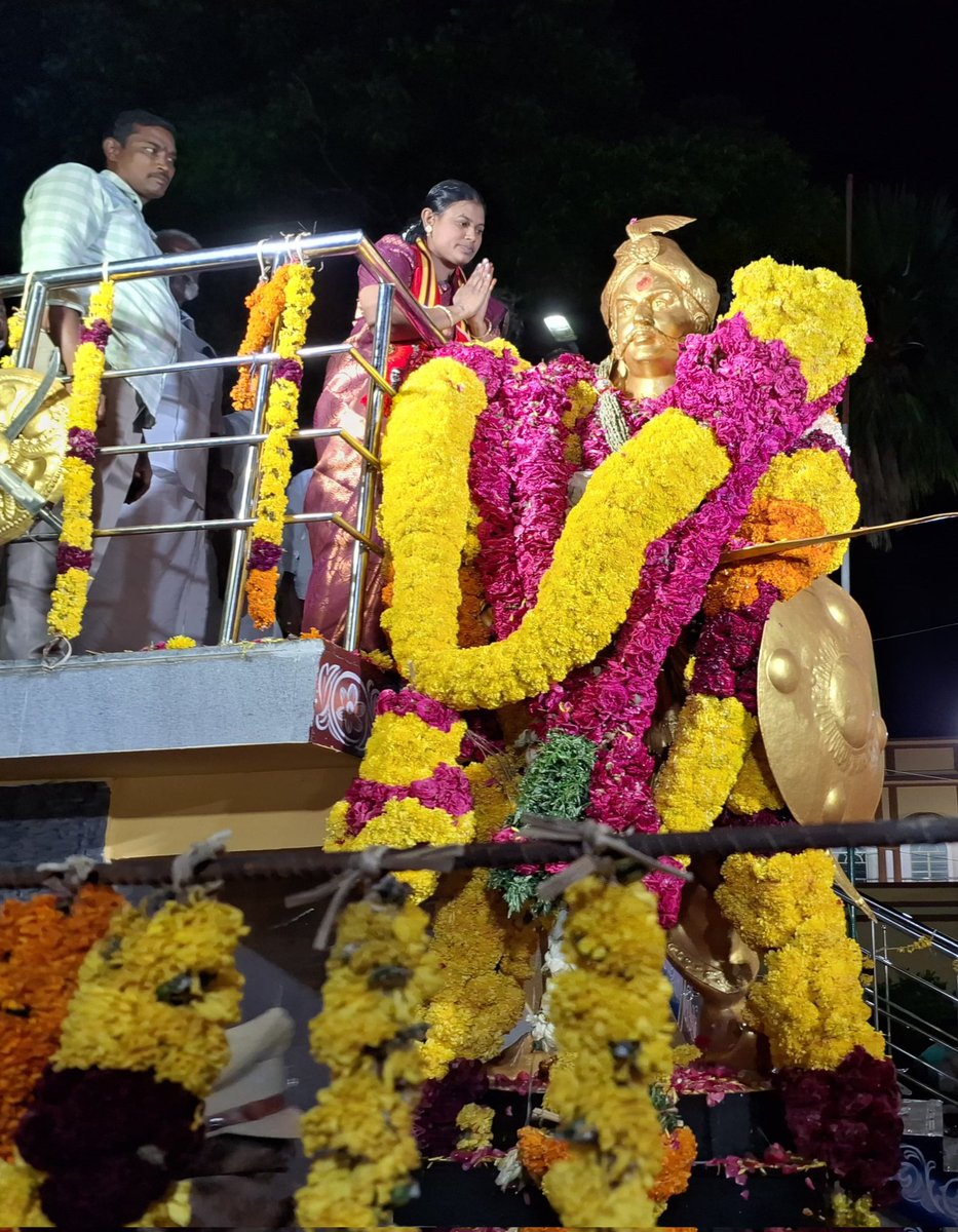 CankitaI's tweet photo. இந்திய விடுதலைப்போரில் பதிமூன்று முறை வெள்ளையர்களை விரட்டி அடித்த எங்கள் பாட்டன் மாவீரன் நெற்கட்டான்செவலை ஆண்ட மாமன்னன் பூலித்தேவன் அவர்களுக்கு இந்த பேத்திகளின் புகழ் வணக்கம் 🙏🏾🙏🏾🙏🏾 https://t.co/14B8mvMZua