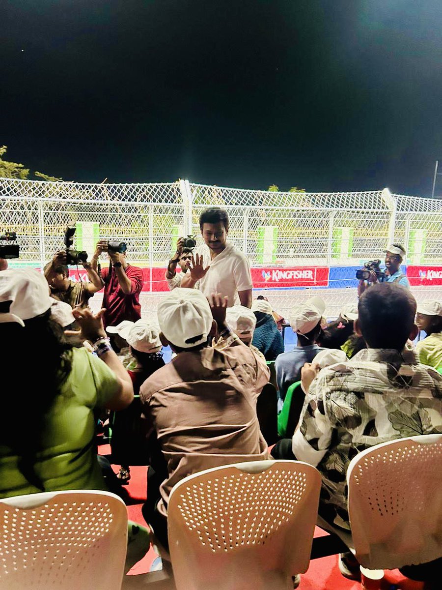 Varavanaisen's tweet photo. நினைத்ததை நடத்தி முடிப்பதில் மூத்தோனுக்கு கிஞ்சிற்றும் சளைத்தவரில்லை! ரசவாதியின் பொறுமையுடன் விரும்பிய நிகழ்வை நடத்திக்காட்டினார் @Udhaystalin சென்னையும் அதன் தாய்த்தமிழ்நாடும் மகிழ்கிறது. #TheAlcamist #DravidianAlgorithm #Formula4Racing #DMK4TN #MKStalinGovt https://t.co/30PBRNVgvK