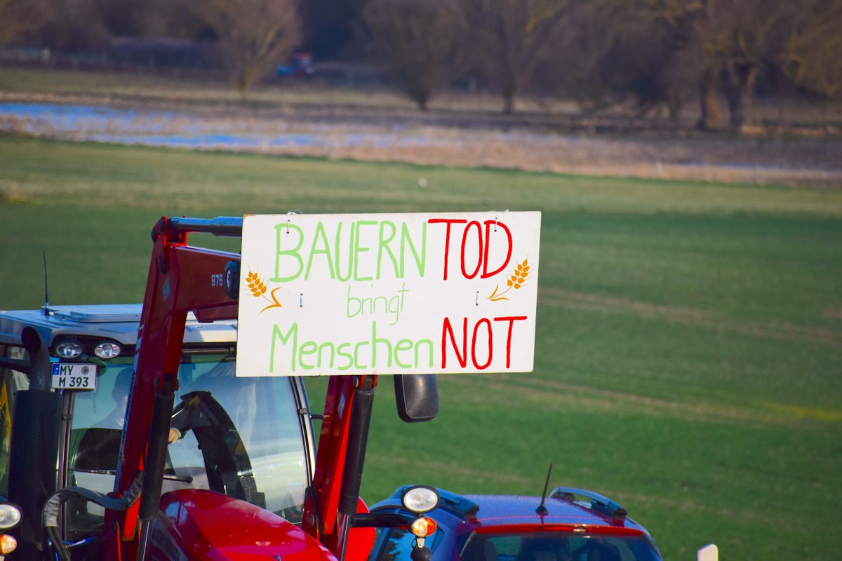 Nach Handgemenge bei Bauernprotest: Über 40 Strafbefehle gegen Landwirte dlvr.it/TCg21p
