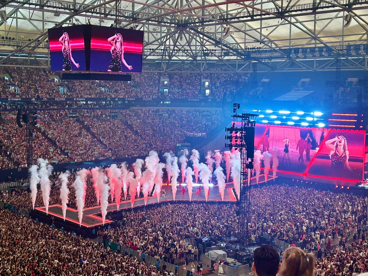 taylorisdownbad's tweet photo. how can anyone say that the higher up seats at taylor’s shows are “not the greatest view” when i literally took these https://t.co/6bTjktU9Wr