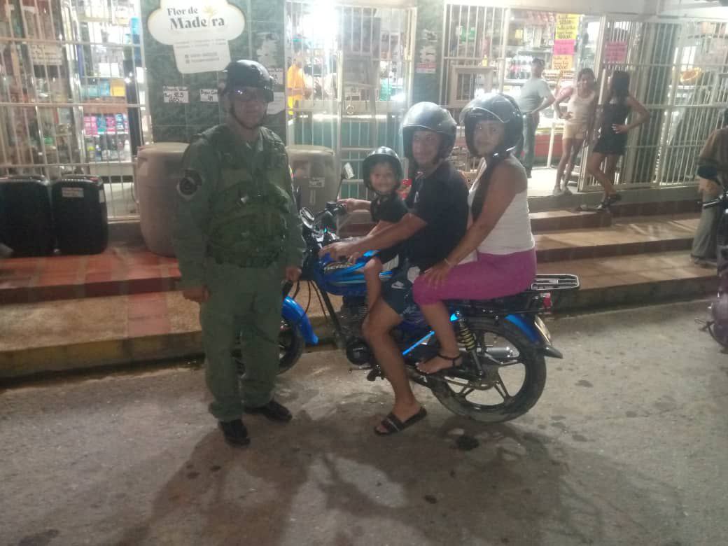 #1Septiembre #UnaGestiónconAmor❤
#TrabajandoEnPazYPorLaPaz🕊
Despliegue Prevención y seguridad en el Mcpio Camatagua  para verificar que los conductores hagan uso del cinturon de seguridad en los vehiculos y los motorizados el casco y que conduzcan a una velocidad moderada.