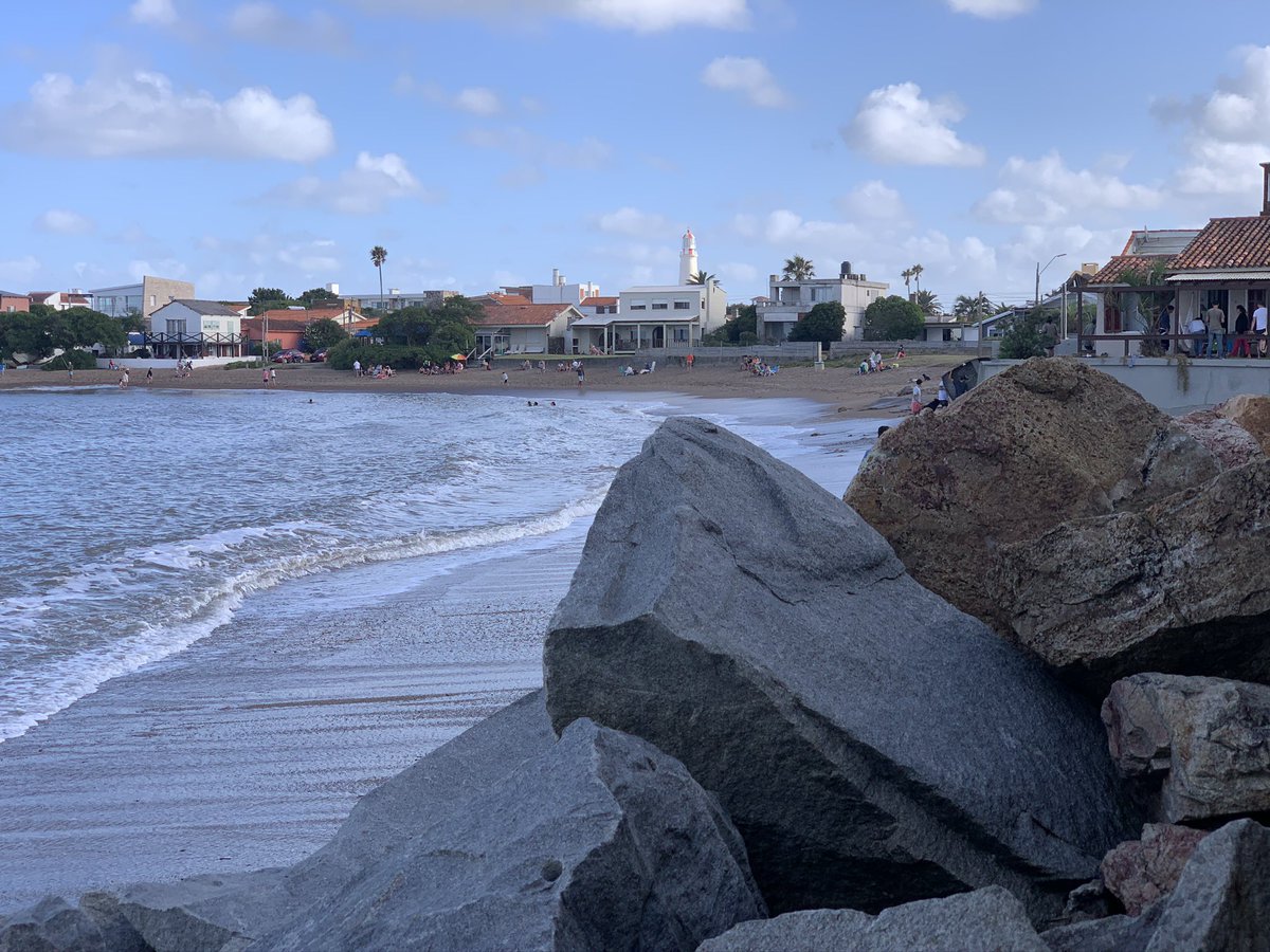 Hace 150 años, un 1° de septiembre, la luz del Faro Santa María de #LaPaloma iluminó por primera vez nuestras costas. Hoy celebramos su legado y el aniversario de nuestro balneario. #150AñosLaPaloma #TurismoRocha