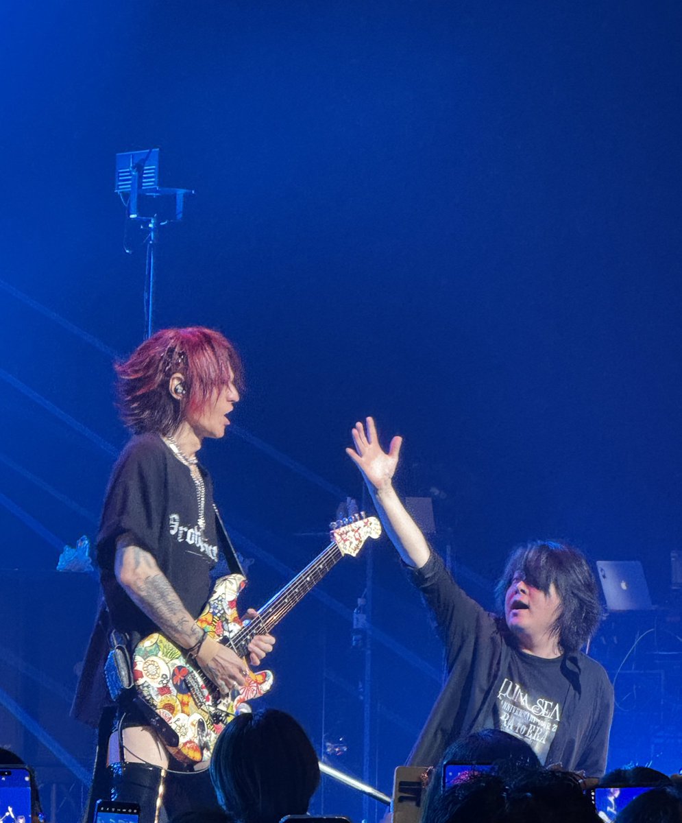 emi027963's tweet photo. 今日の杉RYU愛の劇場
俺のSUGIZO
#札幌文化芸術劇場hitaru
#LUNAPIC
#LUNASEA
#LUNASEA35th
#ERATOERA
#EPISODE2
#FINALday2 https://t.co/bigVT6QerN