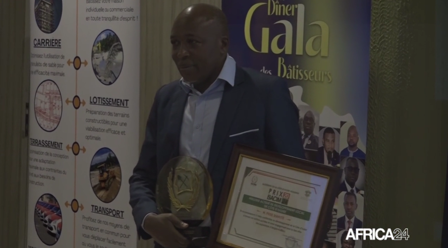 AFRICA24TV's tweet photo. Représentant environ 15% du PIB selon les données de la #BAD, l’entrepreneuriat joue un rôle crucial dans la croissance économique africaine. En 🇨🇮#CIV, une vingtaine de chefs d’entreprises se sont vus décernés les prix #Bacim.
https://t.co/Xeo5mgGV6e https://t.co/xNdhiEU1yM