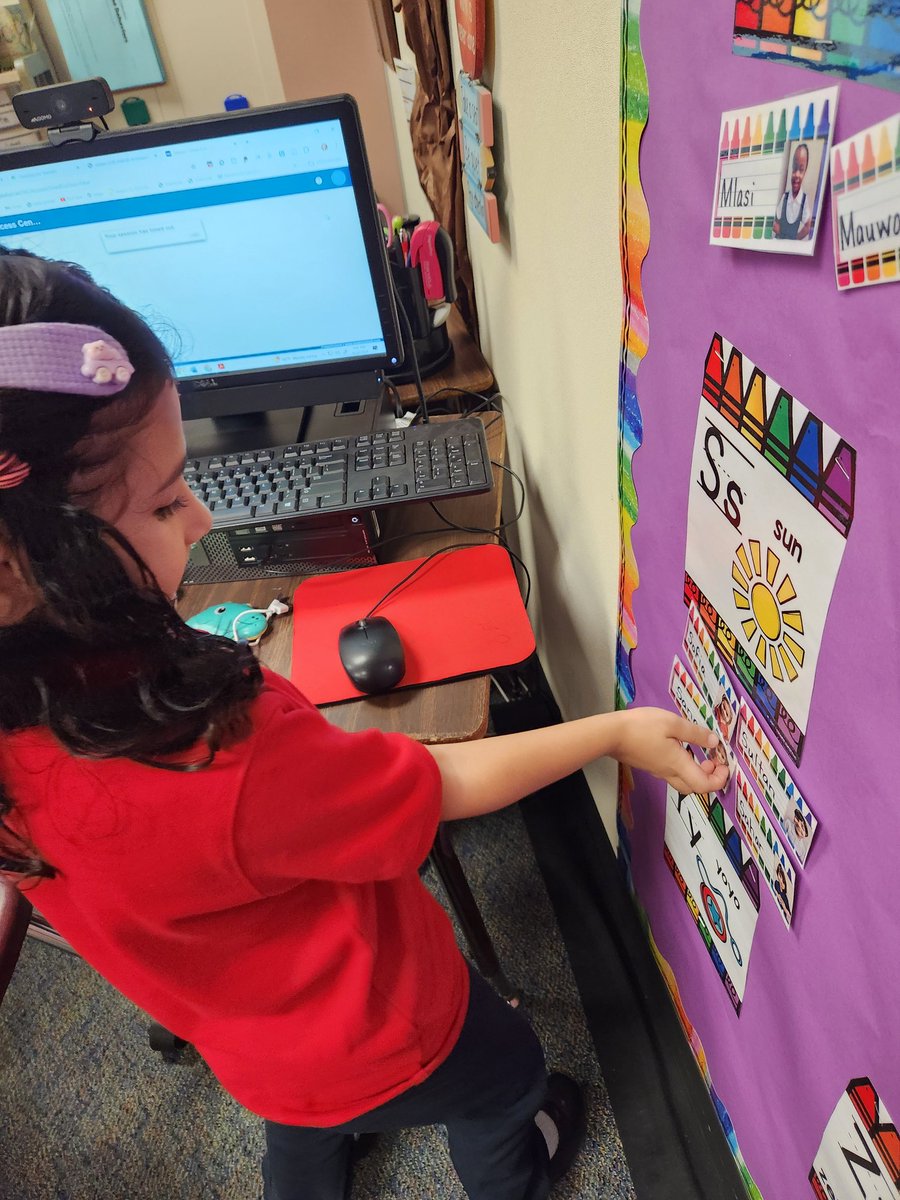 tamtamwise's tweet image. We have been identifying the first letter of our name on the Letter Wall and using different art materials to create the first letter in our first name. #LetterRecognition #AlphabetKnowledge @Aliefsneed @AliefPreK