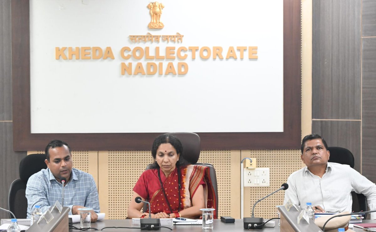 JayantiRavi's tweet image. Reviewed the current rainfall situation  the Collector&apos;s Office in Kheda District @Collectorkheda and assessed the disbursement of aid to those affected. Also conducted an overview of ongoing revenue operations in the district. (1/2)
