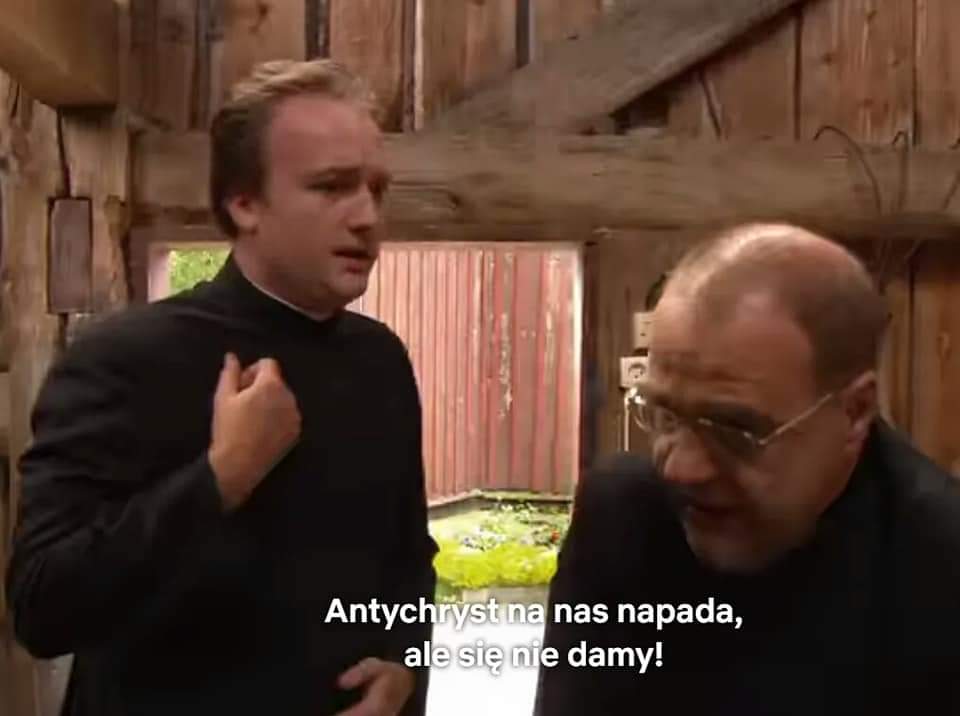 - co się stało, księże proboszczu?! 
- ANTYCHRYST NA NAS NAPADA ALE SIĘ NIE DAMY!!!