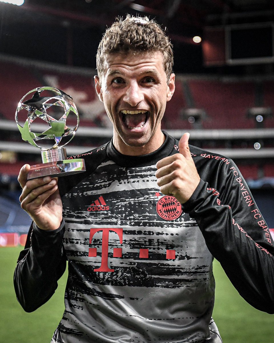 🔴🐐 Thomas Müller enters the pitch and makes history as Bayern Munich’s record player.

710 games for the club. Legend. 🎞️✨